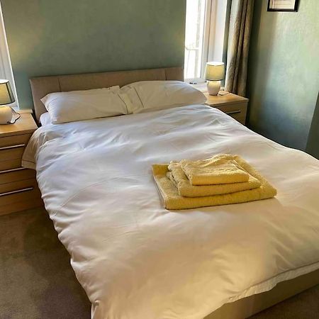 Lovely 2 Bedroom House Overlooking Park, Free Parking Belfast Exterior foto